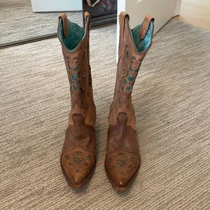 VINTAGE Corral Cowboy Boots!